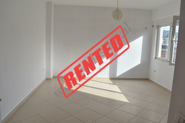 Apartament 1+1 me qira ne zonen e Liqenit te Thate ne Tirane